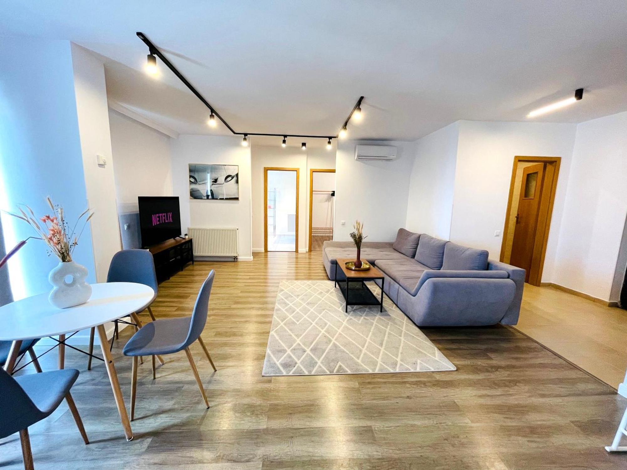 Sky-high: 15th Floor Modern In Doamna Ghica Area Bucharest