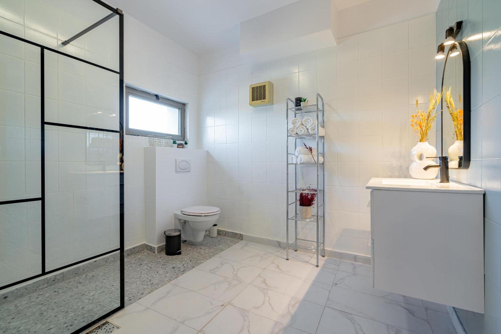 Sky-high: 15th Floor Modern In Doamna Ghica Area Apartment Bucharest
