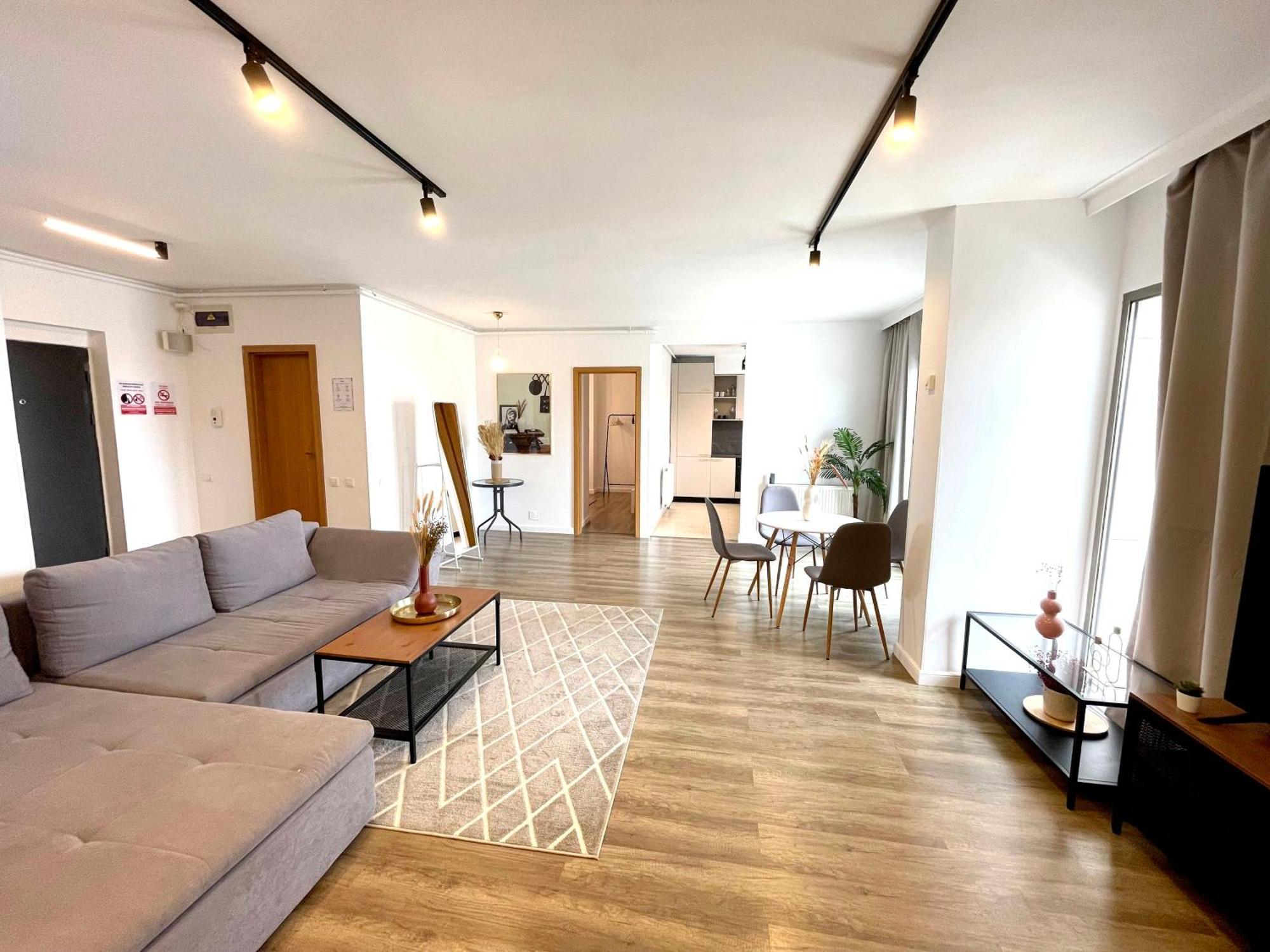 Sky-high: 15th Floor Modern In Doamna Ghica Area Bucharest