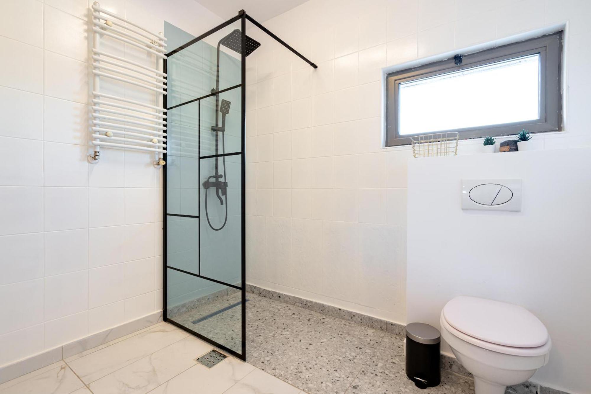Sky-high: 15th Floor Modern In Doamna Ghica Area *