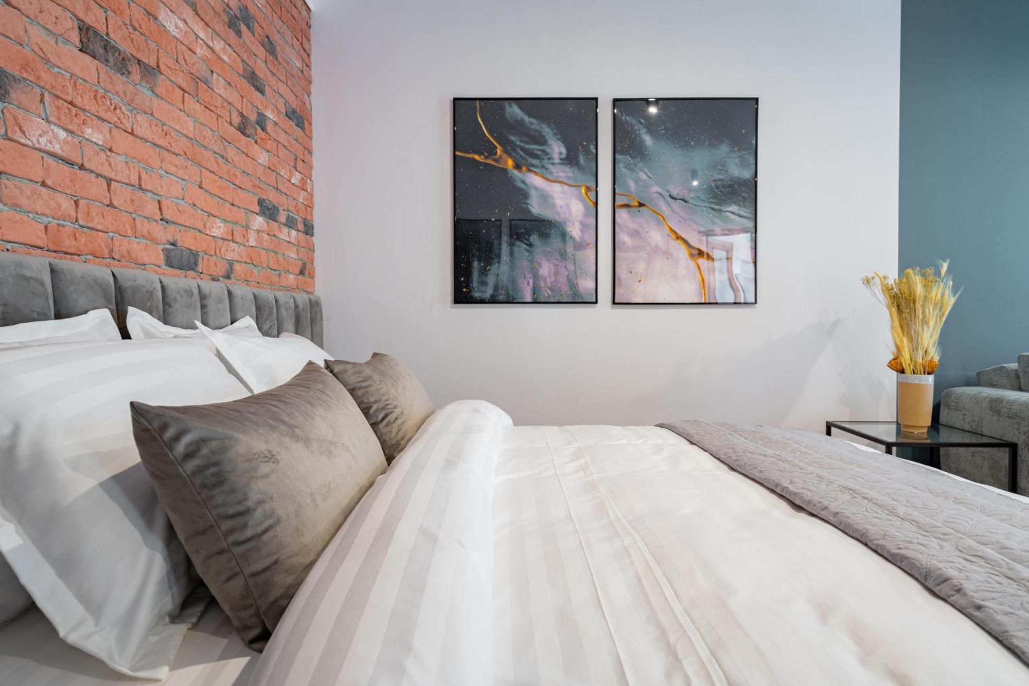 Sky-high: 15th Floor Modern In Doamna Ghica Area Apartment *